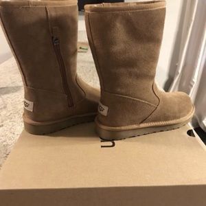 Girls authentic Uggs
